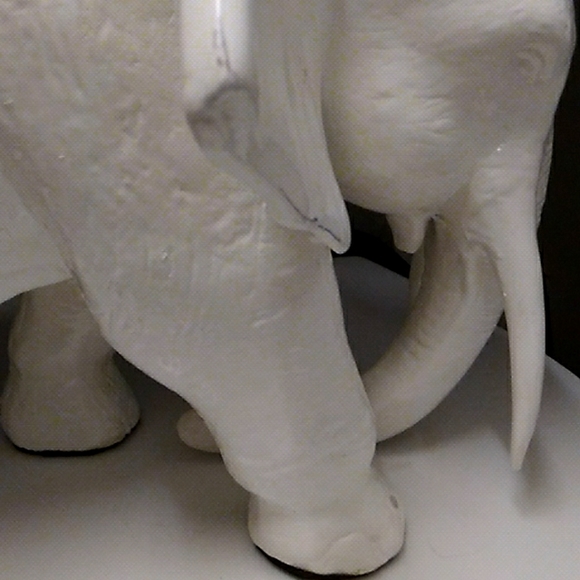 Large Elephant Sculpture Vintage Hand Crafted / Hand Etched / Hand Sculpted - Picture 8 of 16